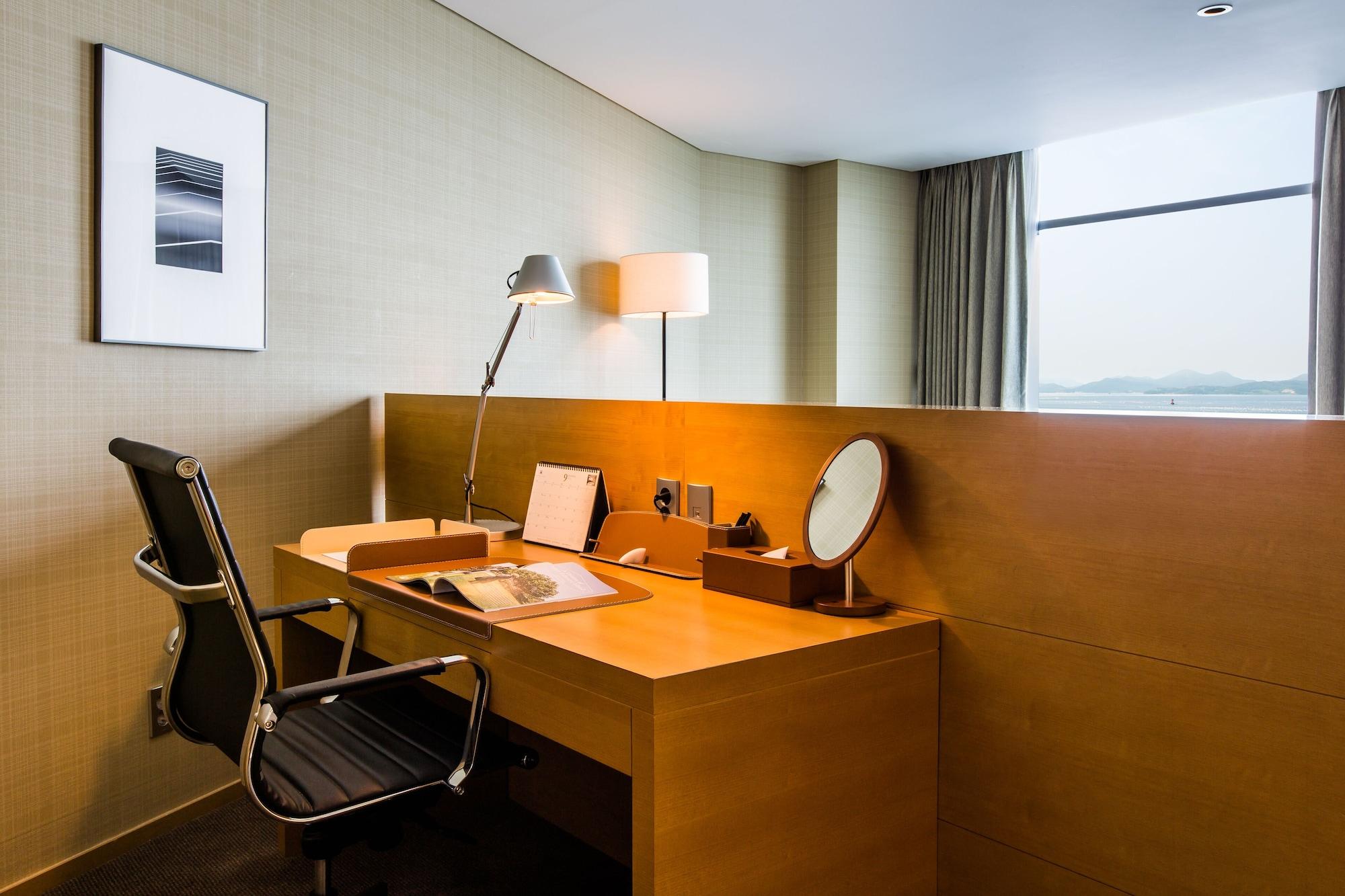 Hidden Bay Hotel Yeosu Bagian luar foto