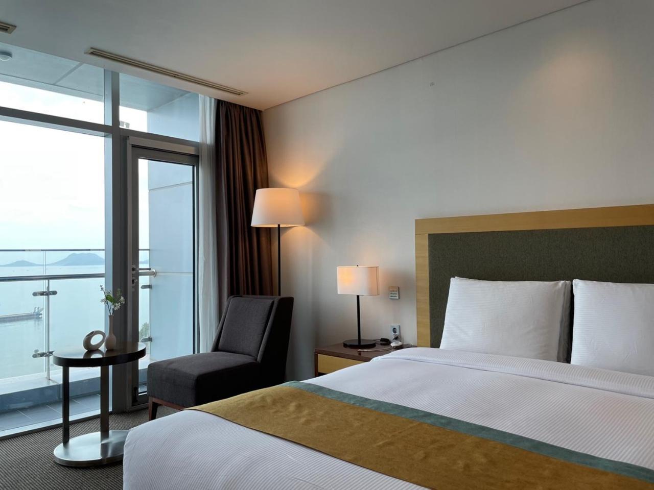Hidden Bay Hotel Yeosu Bagian luar foto