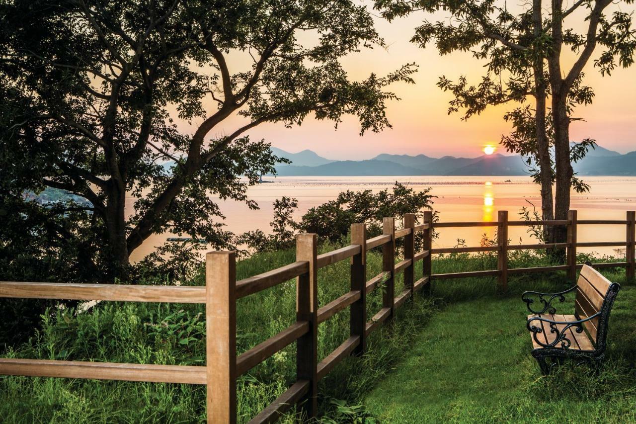 Hidden Bay Hotel Yeosu Bagian luar foto